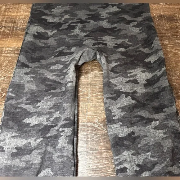 Spanx Look At Me Now Seamless Leggings Heather Gray Camo Stretch Size Large - Picture 2 of 8